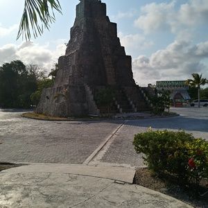 Meet your Posher, Larissa